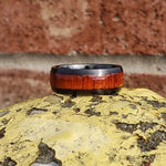Herren-Ehering aus schwarzem Zirkonium/Holz, 8 mm gewölbt – KERTOS